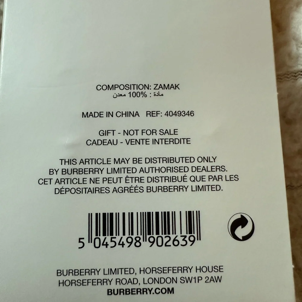 Burberry Gold Heart Keyring/Bagcharm with Ribbon - Picture 5 of 5